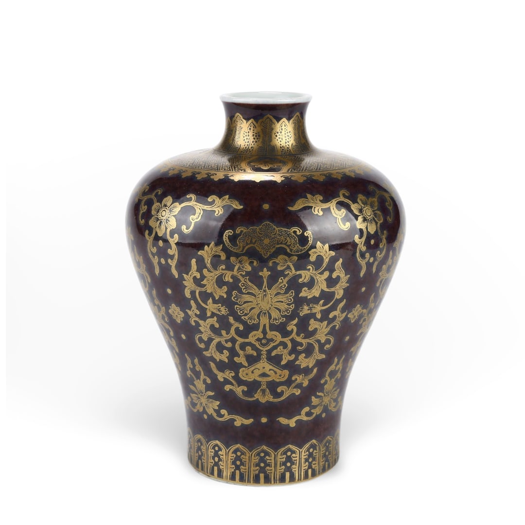 Chinese Qing Dynasty Red-ground Plum Vase: Length 13cm, Height 17.5cm