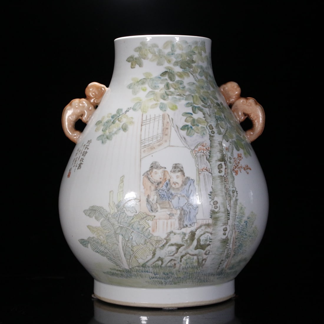 Chinese Light-colored floral and bird elephant-ear vase: 46 meters tall??32.5cm