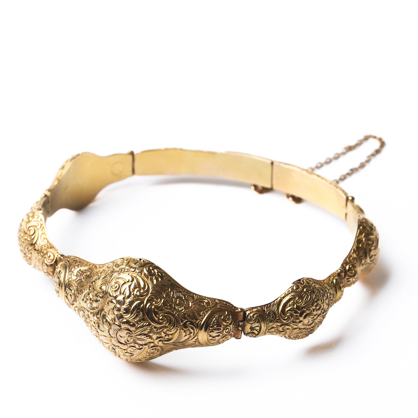 GEORGIAN PERIOD 20K GOLD FLORAL-ENGRAVED BANGLE BRACELET (1714–1837) (1 of 4)