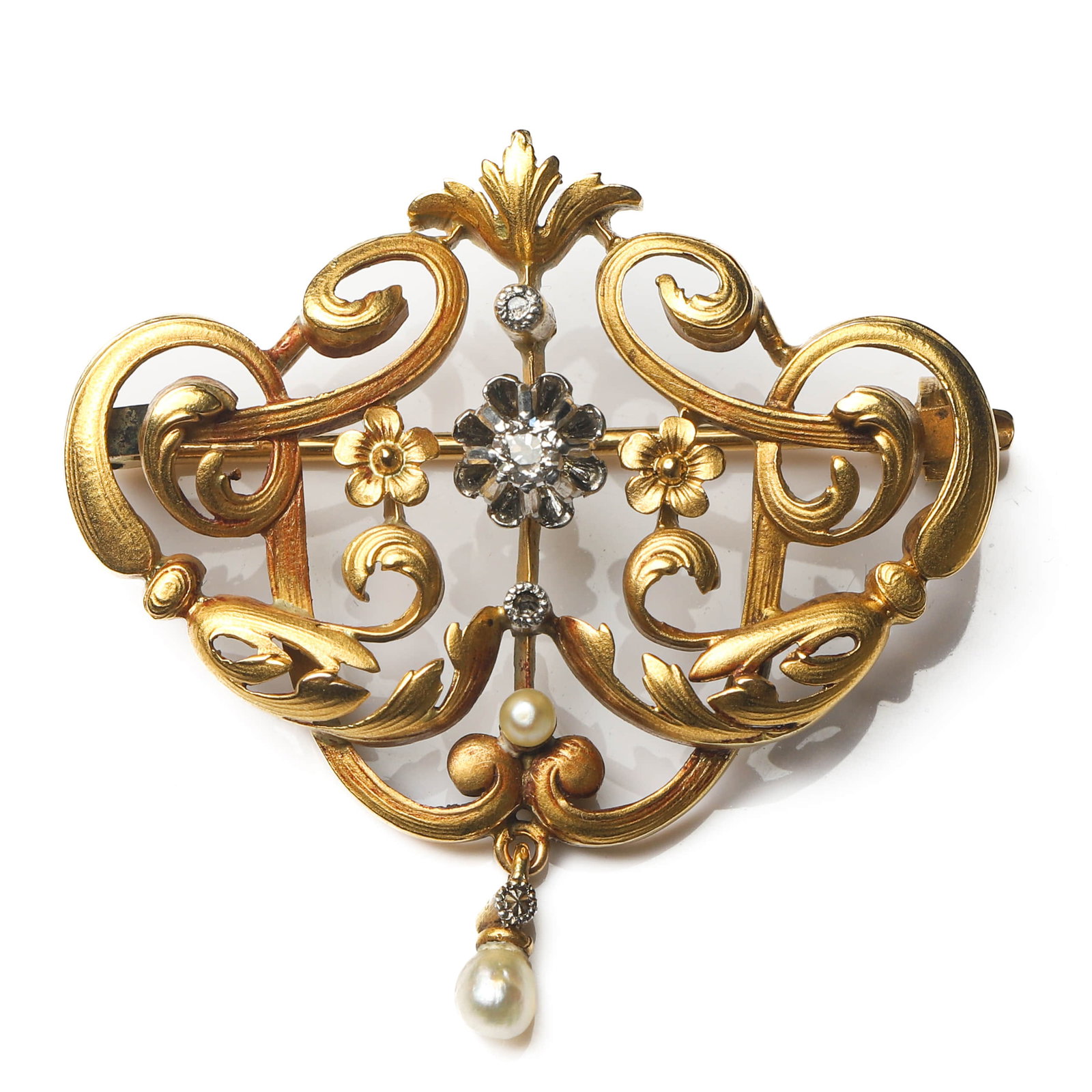 ART NOUVEAU PERIOD (1880–1920), A FRENCH GOLD SCROLLING FLORAL BROOCH PENDANT: Dimensions Height: 1 7/16 in. (3.7 cm), Width: 1 7/16 in. (3.6 cm) Weight:7.3 g Description A finely crafted French Art Nouveau brooch pendant, executed in 21K gold with an 18K gold pin for added stre