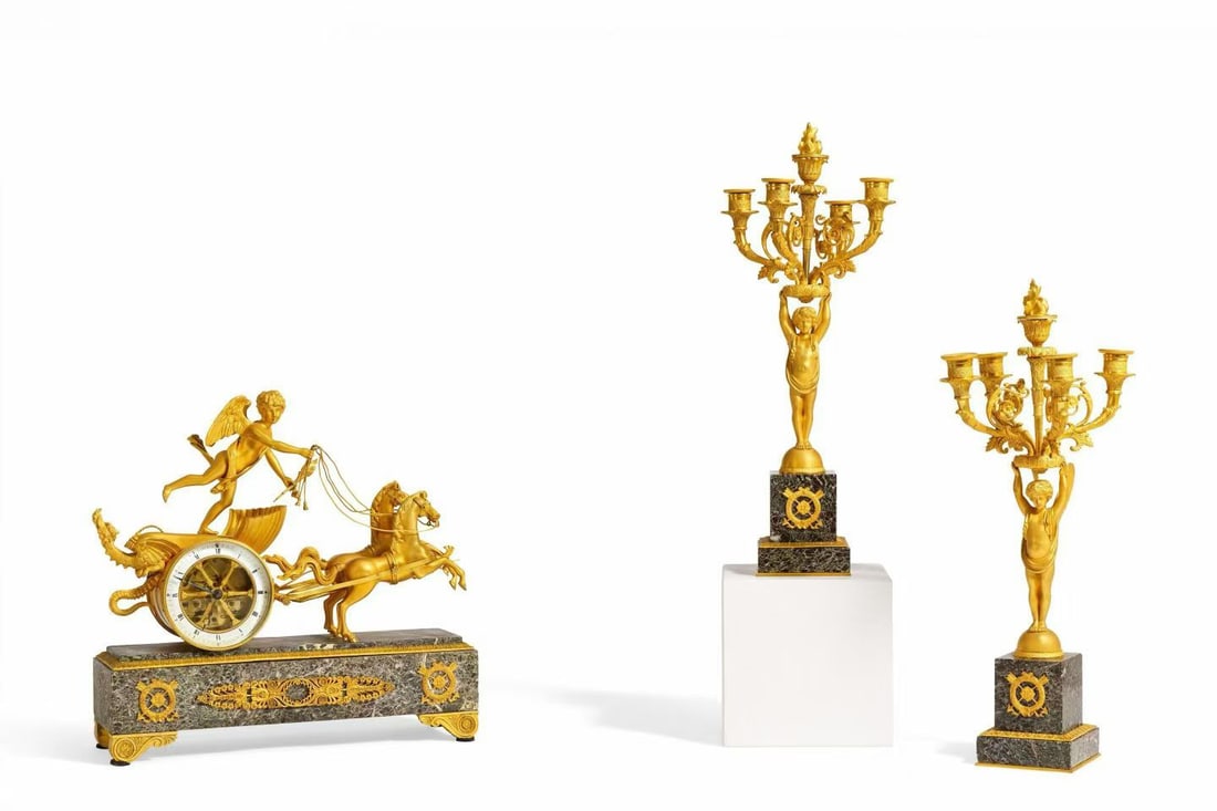 Exquisite bronze gilt table tiampiece three-piece set: The tiampiece measures 43 x 44 x 13 cm, and the chandelier measures 54.5 cm in height and 24 cm in width.