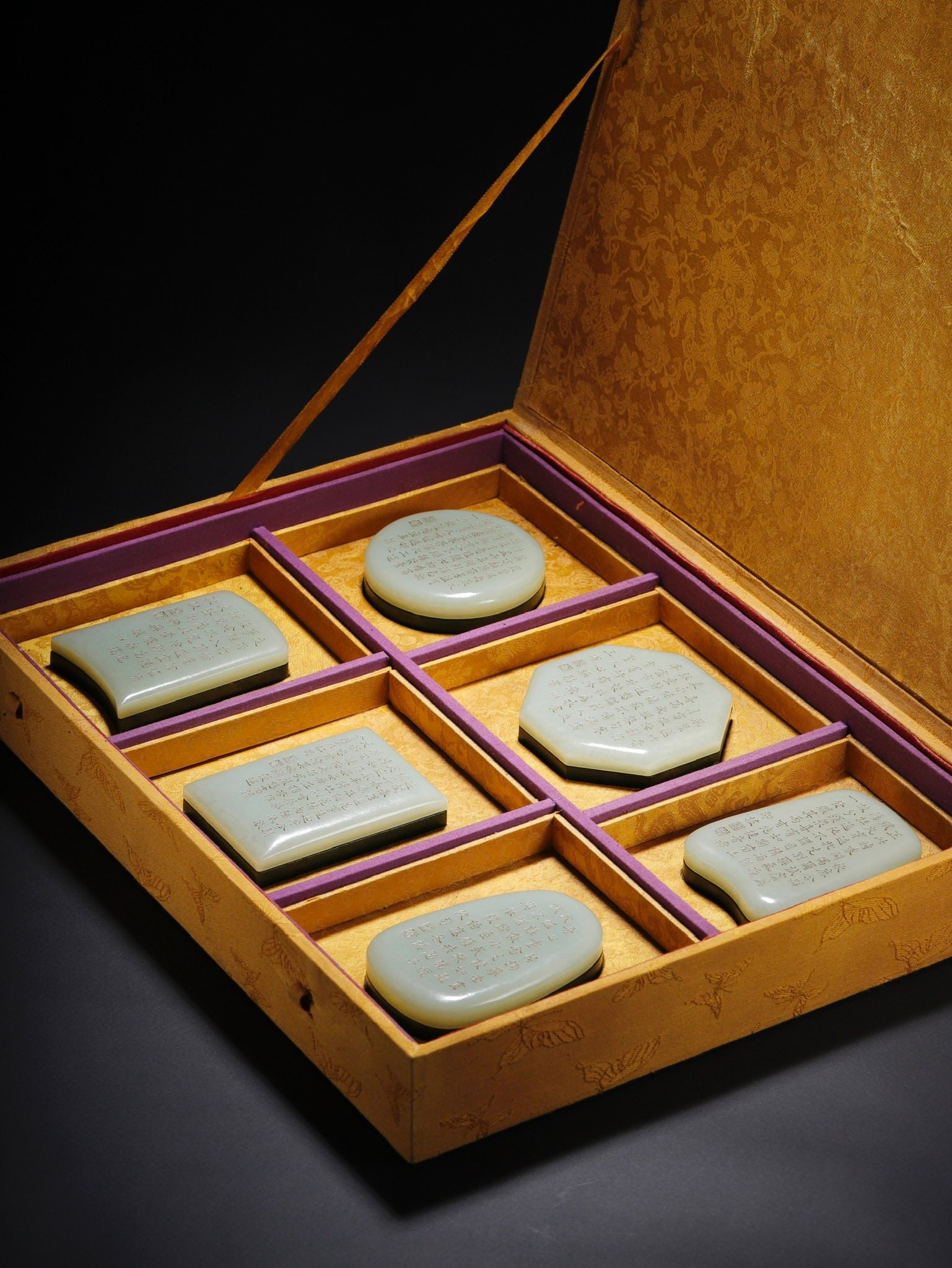Chinese A set of Hetian jade inkstones with white jade covers (1 of 12)