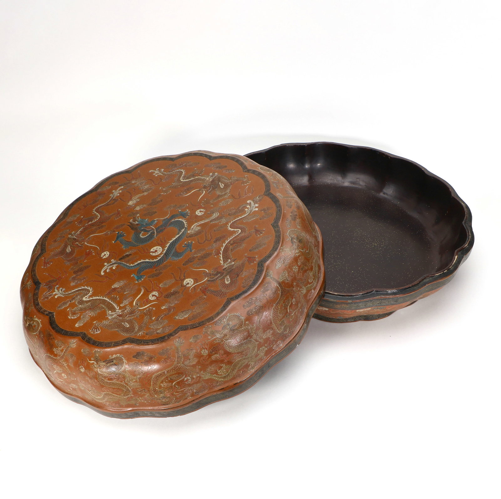 Chinese Large lacquer dragon pattern box - 3
