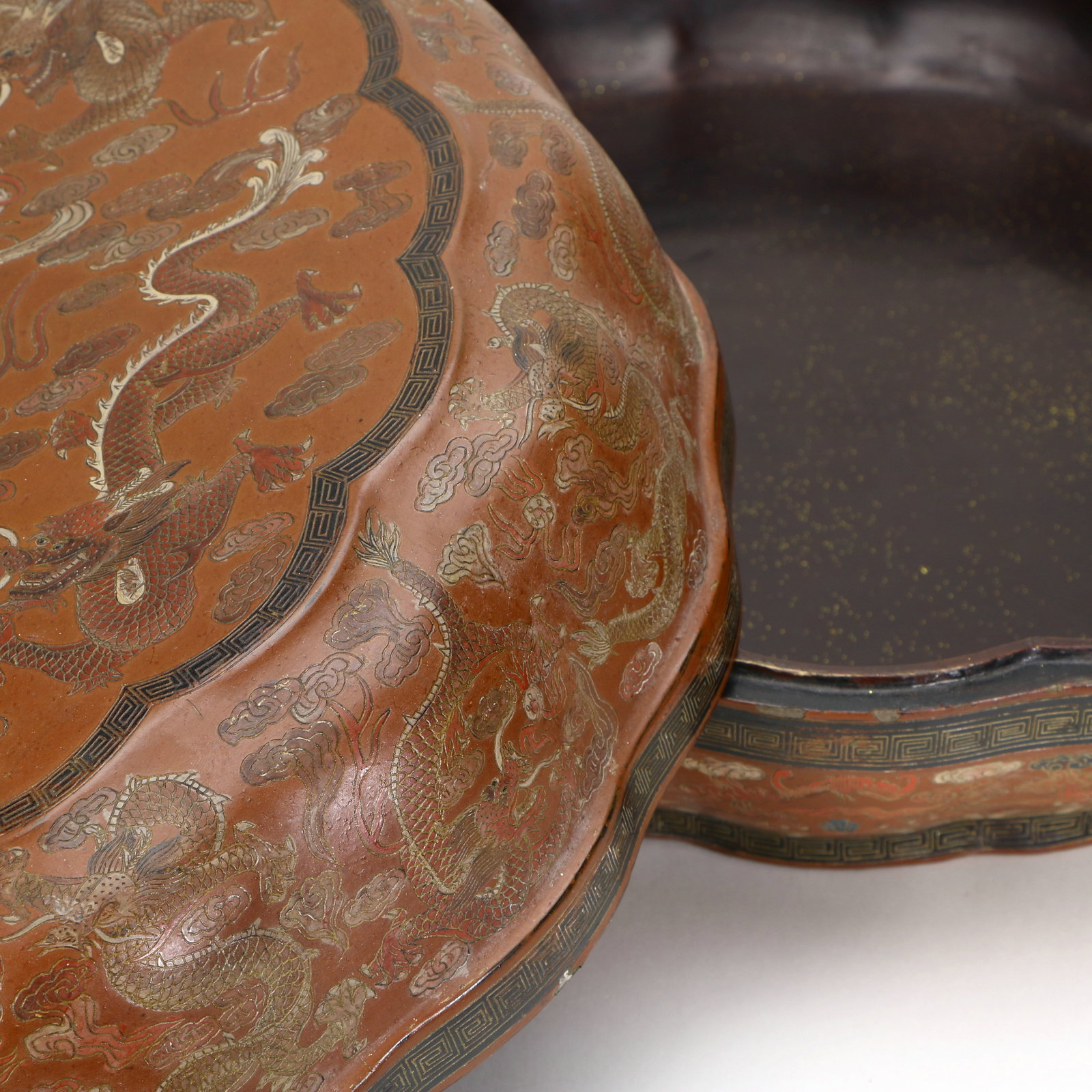 Chinese Large lacquer dragon pattern box - 4