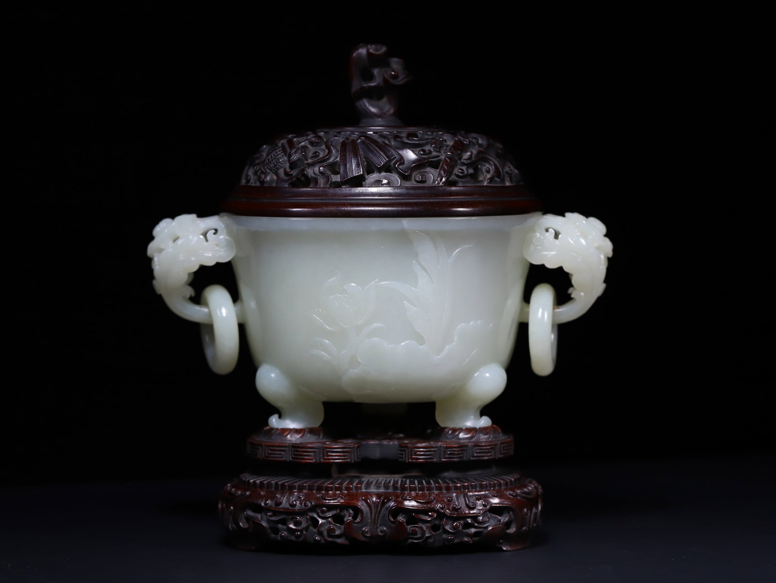 Chinese Hotan jade flower ear smoker: Total height 15 cm. White jade incense burner body 6.7 cm, ear spacing 14.8 cm, width 10.2 cm, net weight 293.6 grams.