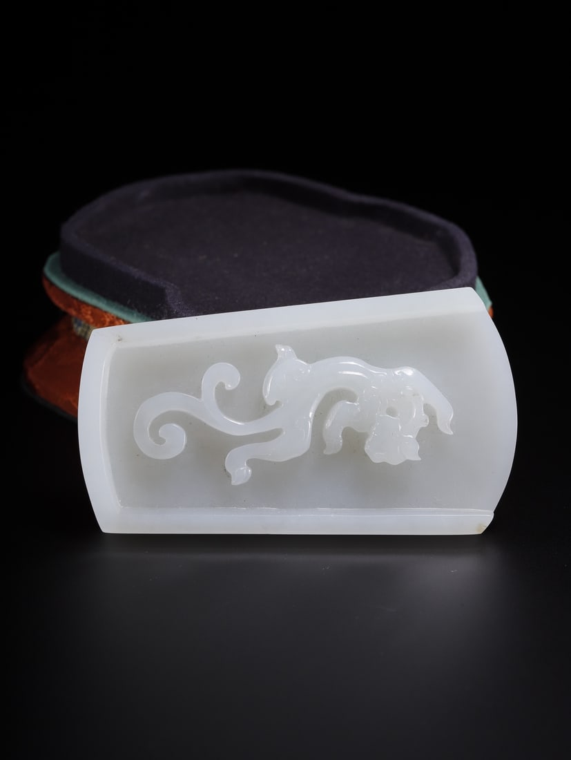 Chinese Hetian jade dragon carving: Dimensions: 7.6*4.1*1.0 cm, Weight: 48.2 g
