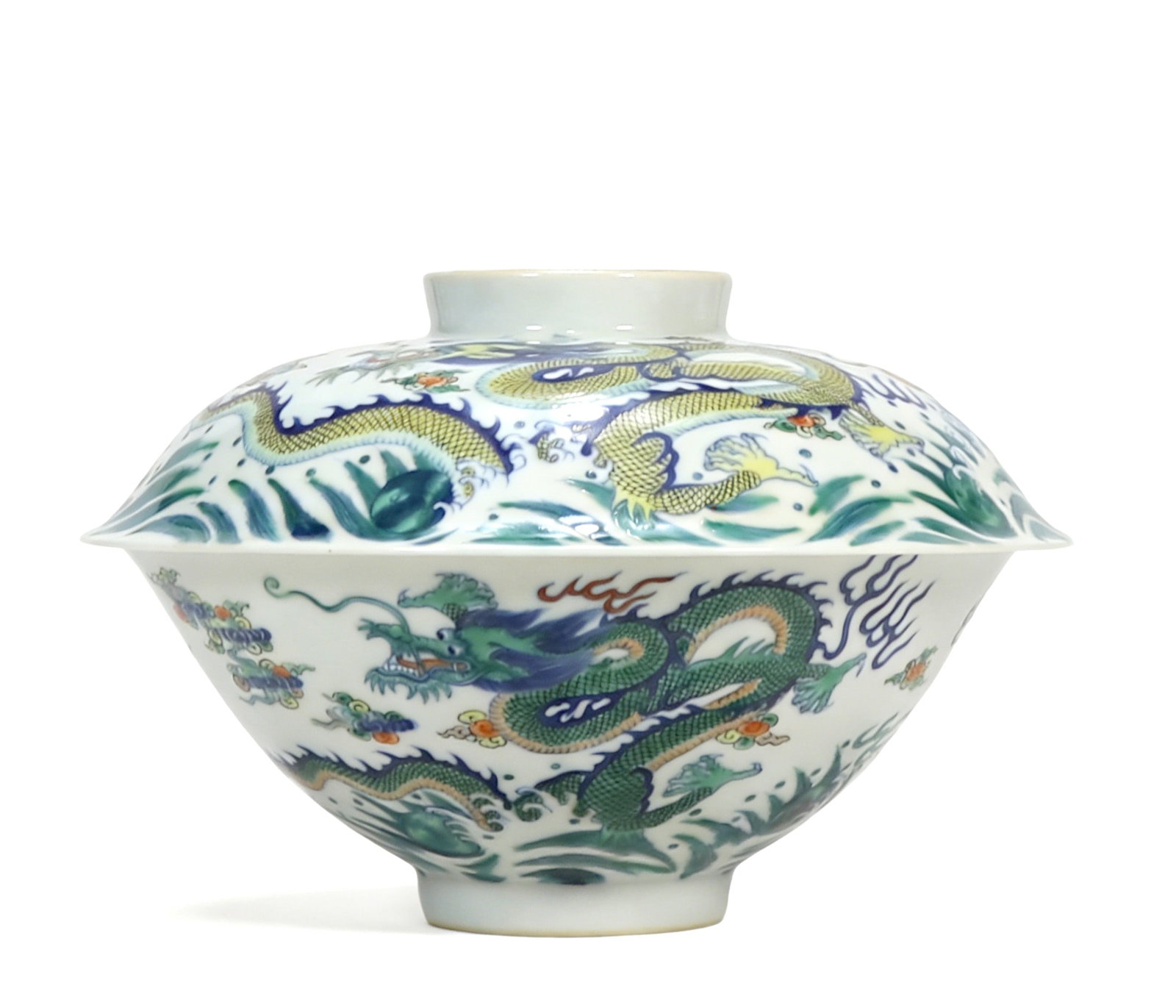 Chinese Large covered bowl with dragon and cloud motif Qing Dynasty (1 of 7)