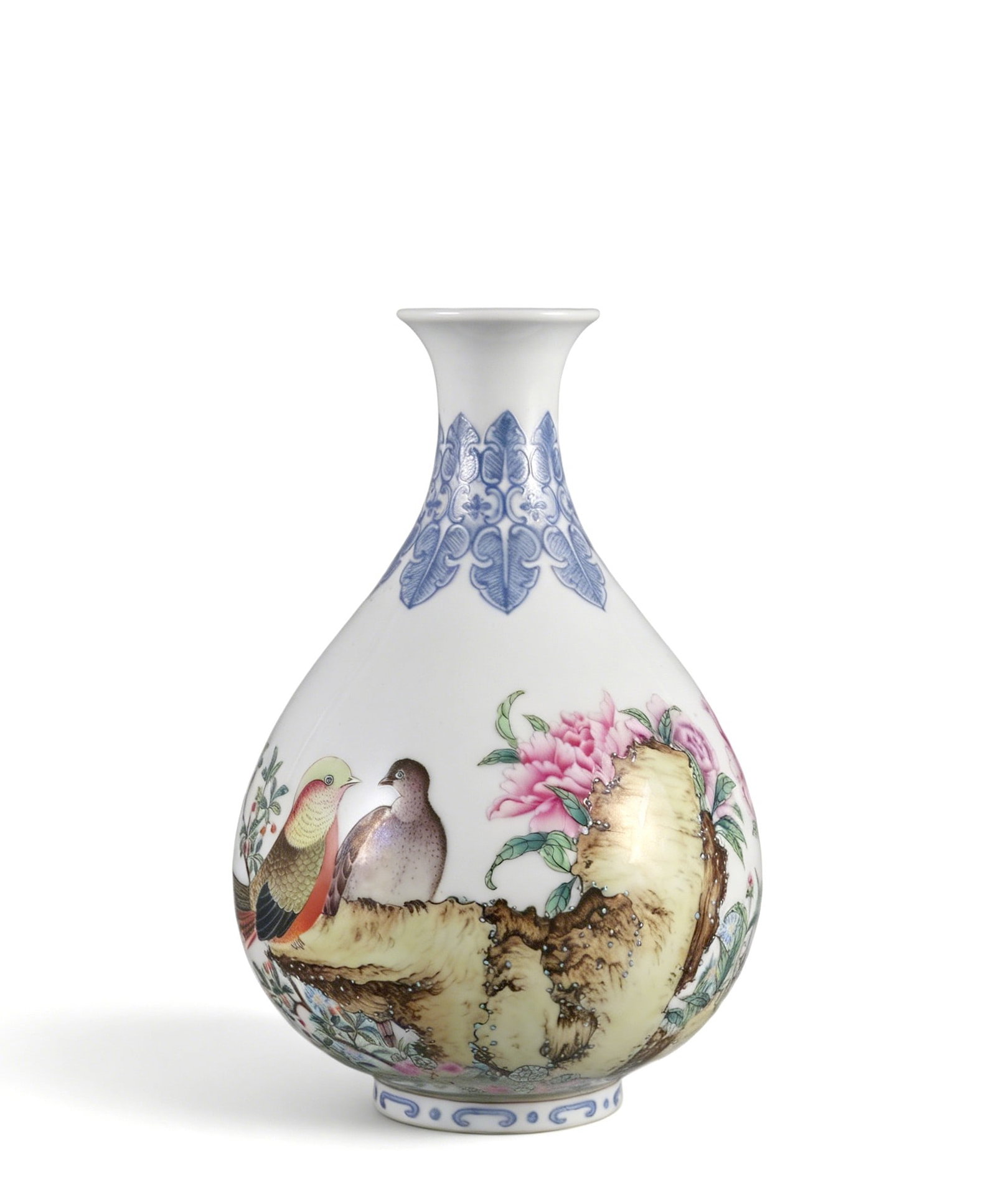 Chinese Qing Dynasty Qianlong Mark , Enamel-painted Pheasant-shaped Yuhuchun Vase: Height 16.8 cm, Belly diameter 10.5 cm