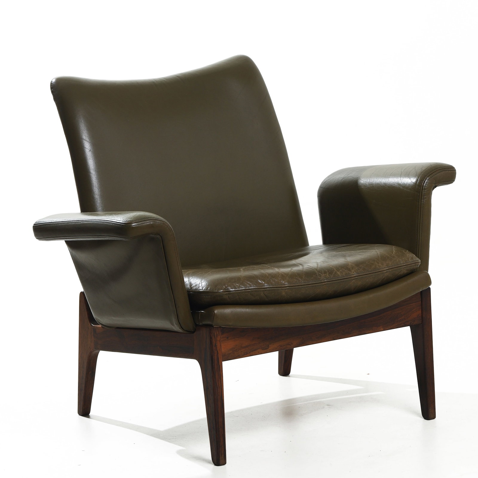FINN JUHL FD112 LOUNGE CHAIR FOR FRANCE & SØN, ROSEWOOD AND LEATHER: Dimensions Height 28 3/8 in. (72 cm), Seat height 14 9/16 in. (37 cm), Width 33 7/8 in. (86 cm) Description Designed in 1968 by Danish modernist Finn Juhl for France & Søn, the FD112 lounge chair exe