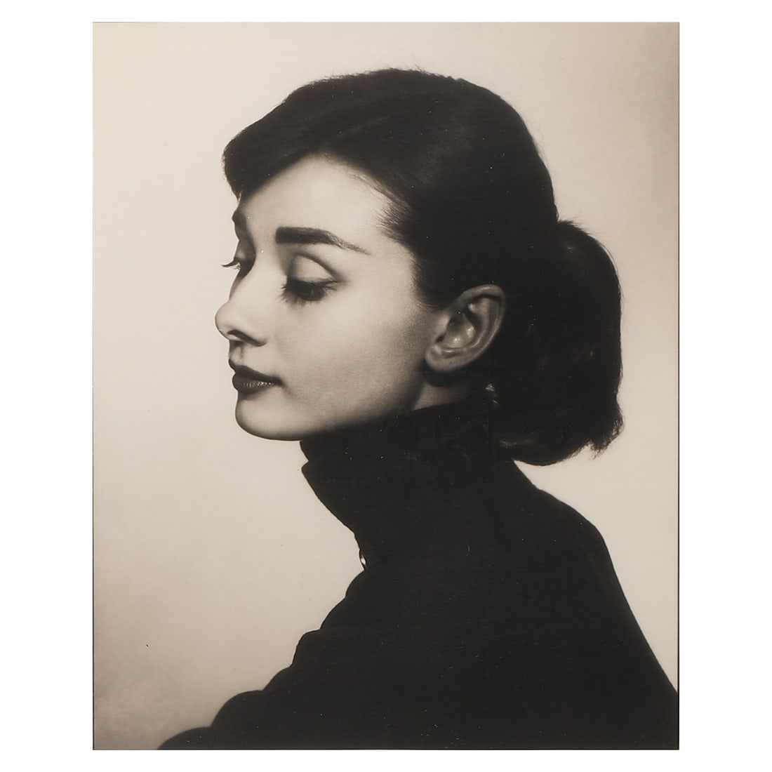 Yousuf Karsh (1908–2002)Audrey Hepburn: Artis Yousuf Karsh (1908–2002) Title Audrey Hepburn Medium Silver gelatin photograph, mounted on board Signature Signed in black ink, lower left, with the photographer’s name Dimensions Photograph