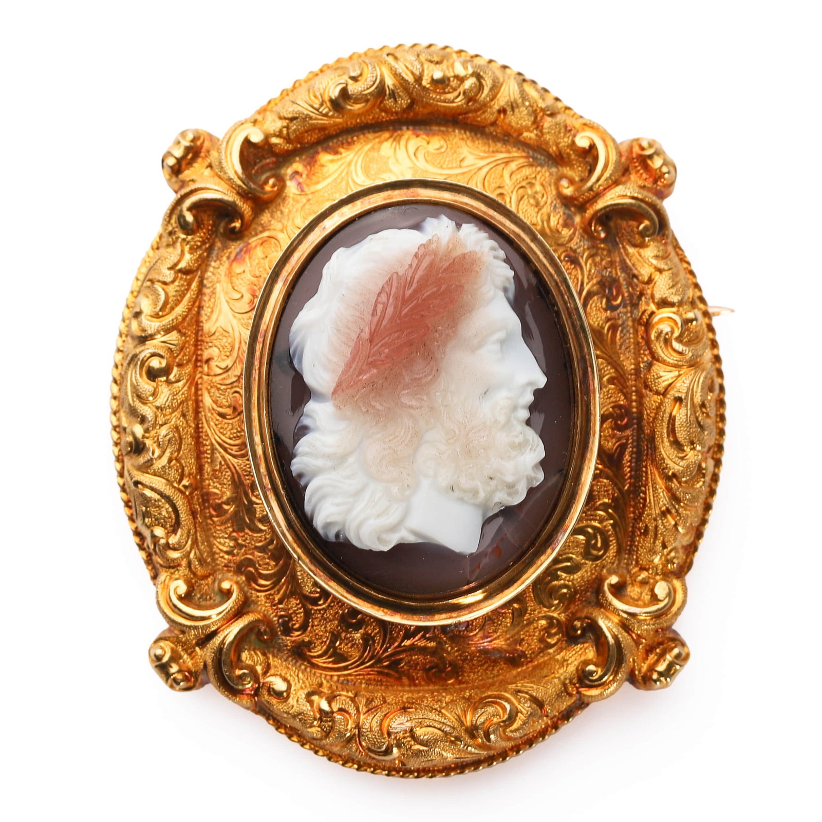 A GOLD-MOUNTED LAYERED AGATE CAMEO BROOCH OF A BEARDED MAN IN PROFILE: Dimensions: Overall: Height: 1 13/16 in. (45.7 mm); Width: 1 1/2 in. (38.3 mm); Cameo: Height: 1 in. (25 mm); Width: 11/16 in. (17 mm); Weight: 14.6 g This finely detailed cameo brooch features a high