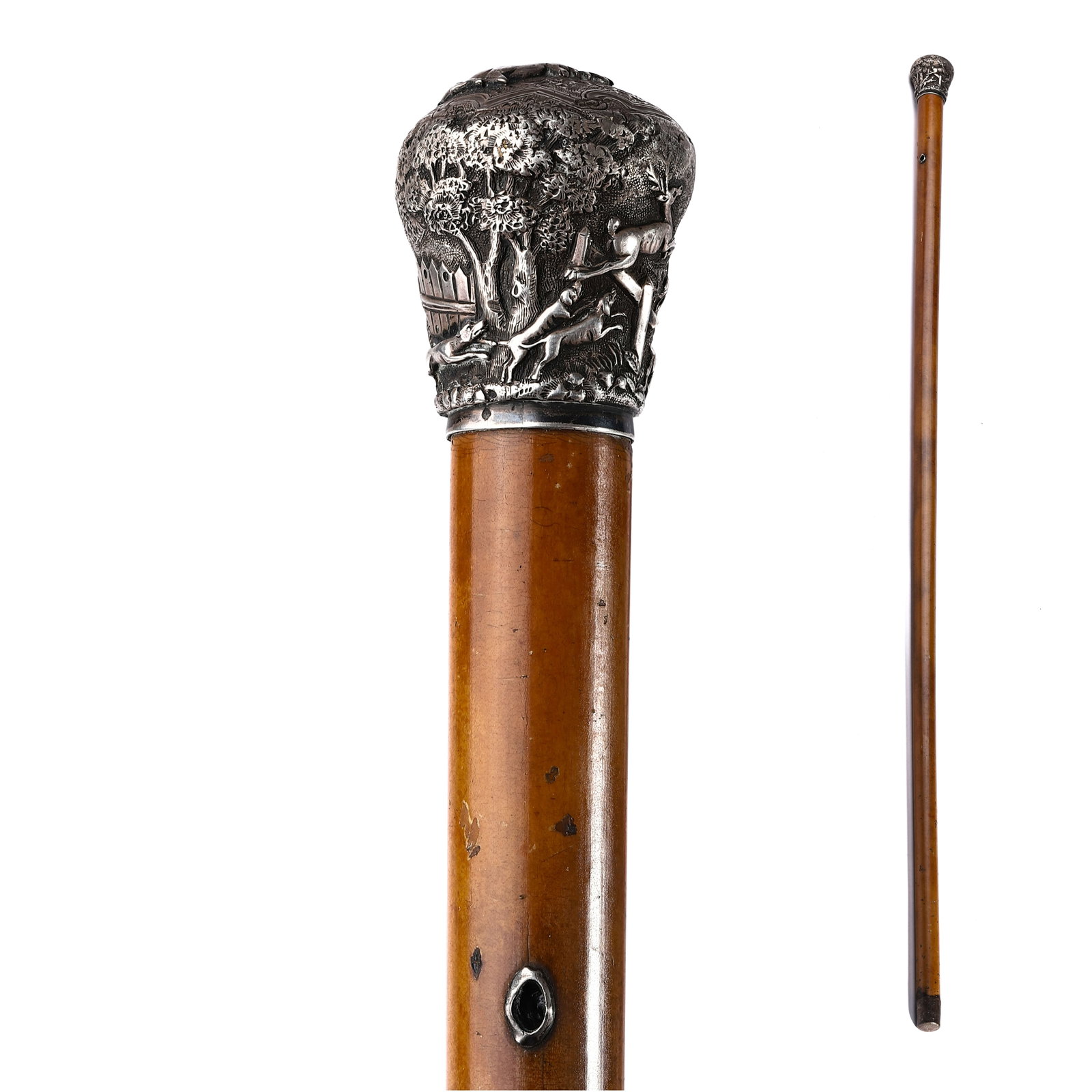 ANTIQUE WALKING CANE WITH HUNTING SCENE SILVER POMMEL: This walking cane measures 36 7/16 in. (92.5 cm) in length and features a richly detailed silver pommel depicting a classic hunting scene in high relief—complete with trees, hounds, a huntsman, and 