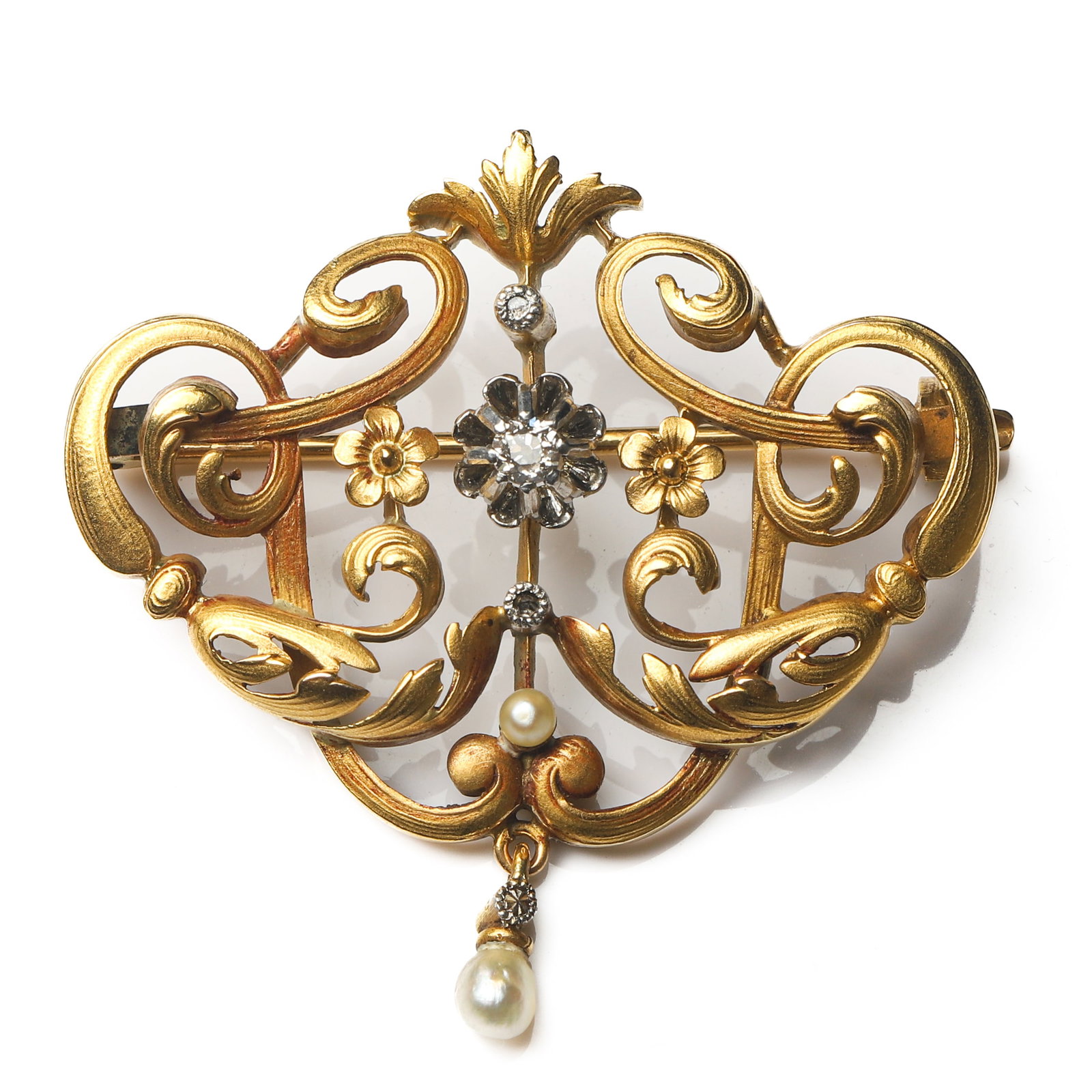 ART NOUVEAU PERIOD (1880–1920), A FRENCH GOLD SCROLLING FLORAL BROOCH PENDANT: Dimensions Height: 1 7/16 in. (3.7 cm), Width: 1 7/16 in. (3.6 cm) Weight:7.3 g Description A finely crafted French Art Nouveau brooch pendant, executed in 21K gold with an 18K gold pin for added