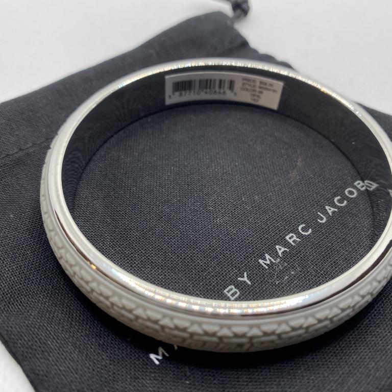 MARC JACOBS GRAY BANGLE BRACLET MSRP $58: MSRP $58