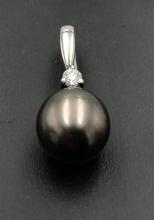 18k white gold pendant w/ .15cy diamond and 10mm b 18k: 18k white gold pendant w/ .15cy diamond and 10mm black pearl 2.5 GTW grams total weight. Clasp has some issues, and needs to be repaired. This item is part of a large personal collection of new never 