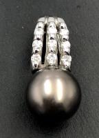 18k white gold pendant w/ .9ct diamonds &7.8mm bla 18k: 18k white gold pendant w/ .9ct diamonds &7.8mm black pearl. 2.3 grams total weight. This item is part of a large personal collection of new never used jewelry, from The Black Pearl Gem Company. Makers