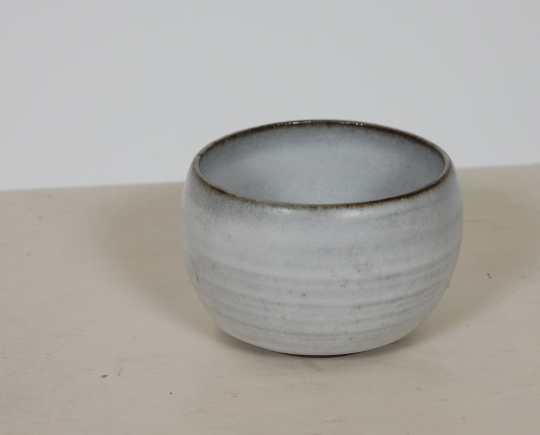 Small Otto & Vivika Heino Ceramic Bowl: Small Bowl by husband and wife ceramic artists Otto (1915-2009) & Vivika (1910-1995) Heino, signed on the bottom. 3.25" x 3.25" x 2.25"