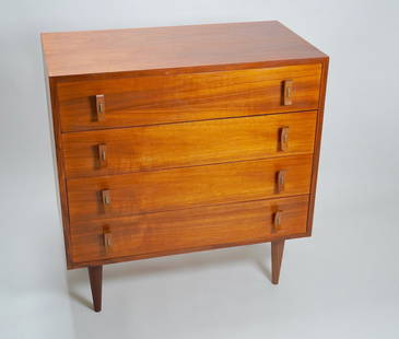 Stanley Young Dresser for Glenn of California: Post War Design compact four drawer dresser in California walnut by designer Stanley Young for Glenn of California. Curved wooden pulls held in place by cuvred aluminum fasteners. Resting on tapered d