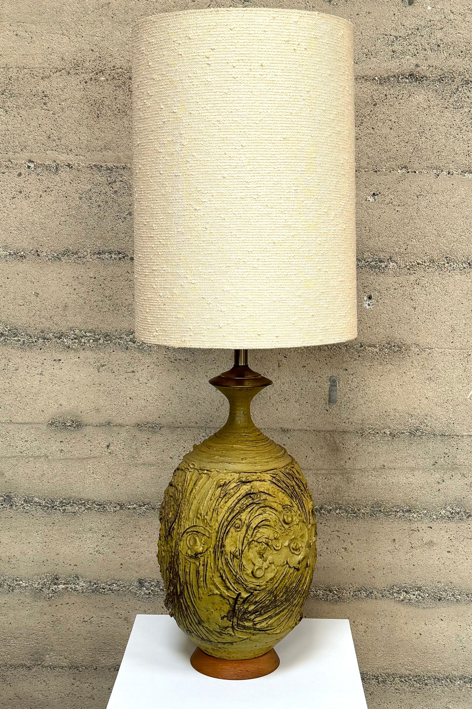 Studio Ceramist Victoria Littlejohn Table Lamp (1 of 3)