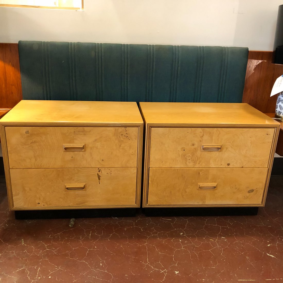 Pr. Henredon Scene II Bedside Cabinets: Pr. Henredon Scene II Bedside Cabinets in burl Olive wood. Consisting of 2 drawers each. C.1980 Measures 27" x 17" x 22.5