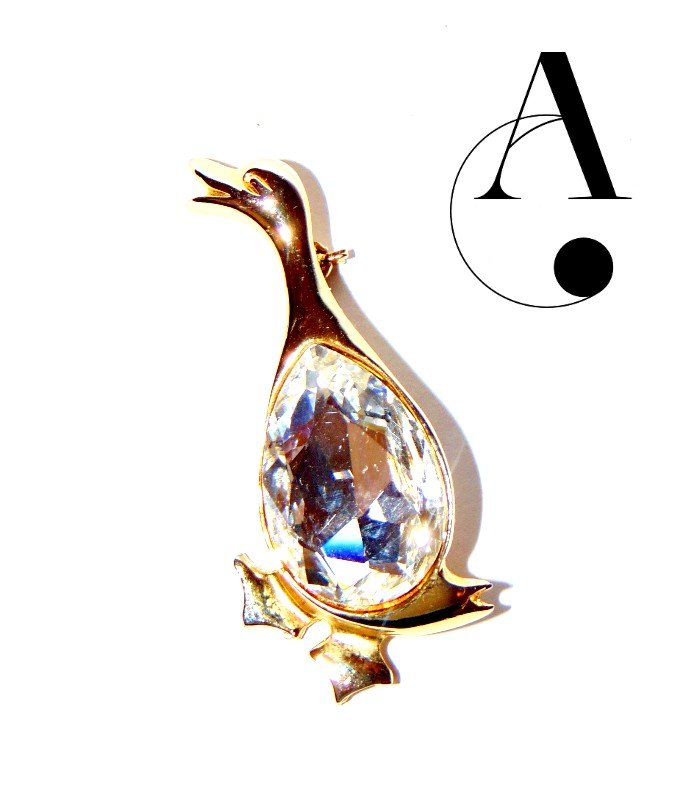 Vintage Brooch: Crystal Goose: Vintage Collection / Goldtone goose with crystal belly / 1 inch width / 2.5 inches height / 17.9 grams