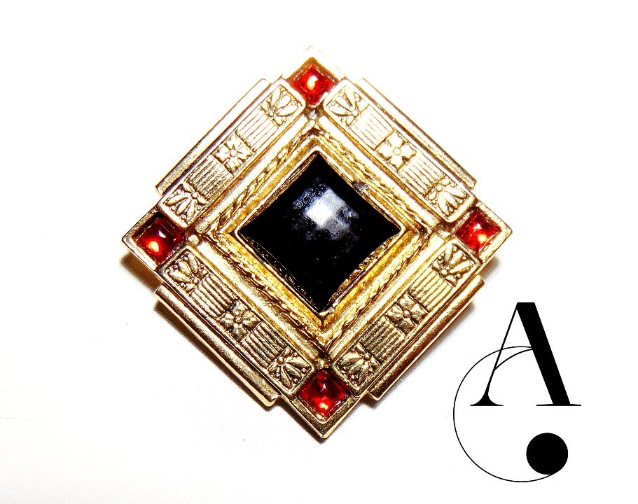 Vintage Brooch: Jeweled Art Deco: Collection: Vintage Collection / Jeweled Art Deco Design Brooch / Height: 1.5 inches / Width: 1.5 inches / Weight: 24 grams