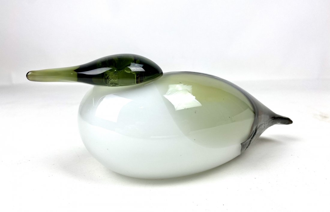 Oiva Toikka Art Glass Bird Littala Nuutajarvi: Art glass Eider duck by Finnish designer Oiva Toikka 1931-2019. Made by Littala glassworks. acid etched signature. measures 3.25\"t x 3.75\"w x 9\"l.