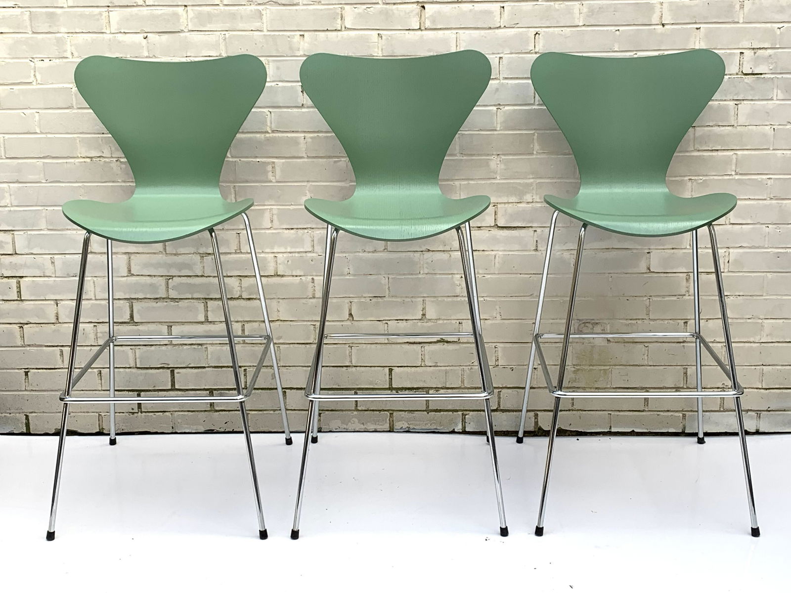Arne Jacobsen Fritz Hansen Series 7 Green Bar Stools (1 of 7)