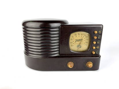 Art Deco Zenith 5R312 Bakelite Radio: Great period radio with bakelite casing by Zenith. Untested with limited signs of cosmetic wear. No cracks. Measures at 7 5/8" x 12 1/2" x 6 1/2". Domestic in-house shipping $50.