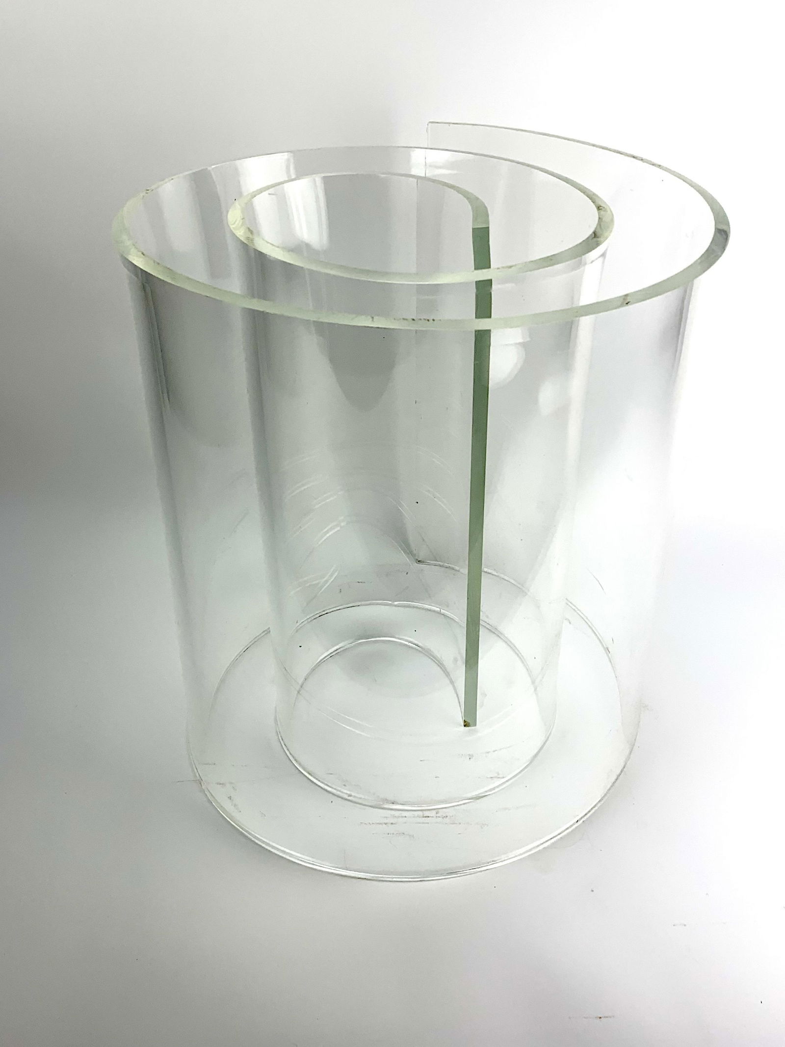 Vladimir Kagan Style Lucite Snail Table (1 of 6)