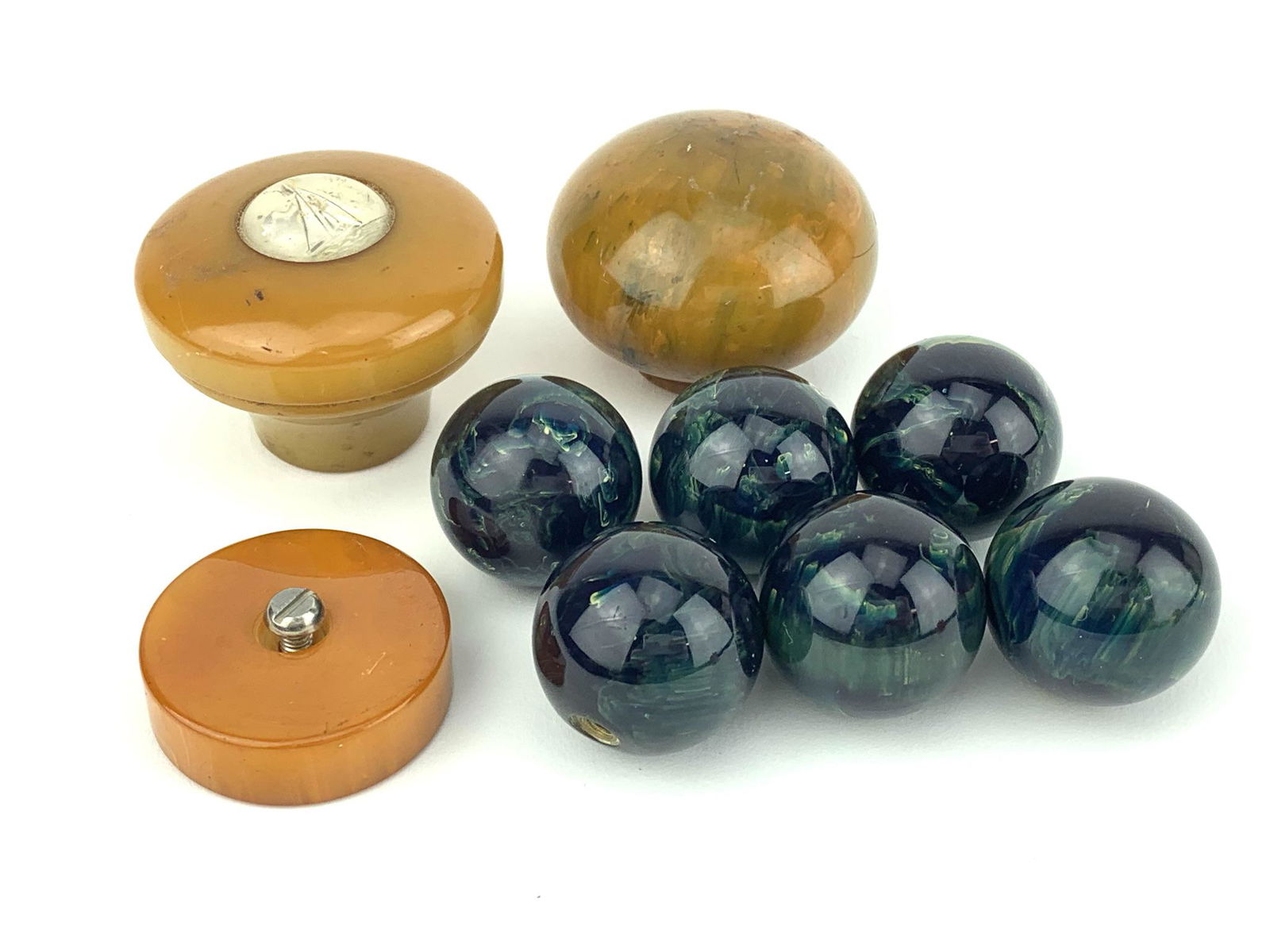 Art Deco Bakelite Knobs Lot (1 of 5)