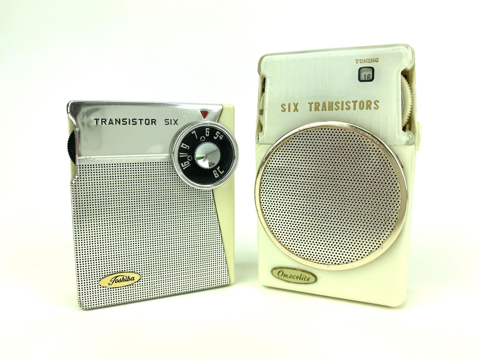 Vintage Toshiba & Omscolite Transistor Radios White (1 of 6)