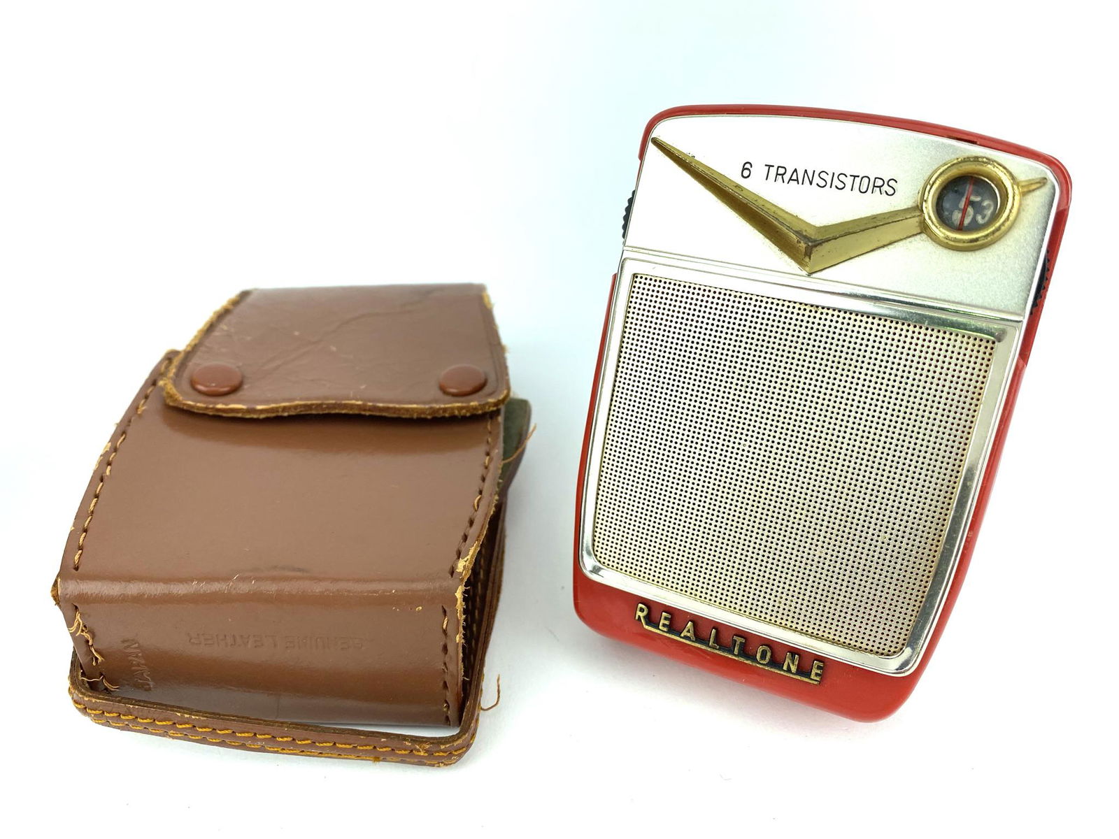 Vintage Realtone TR-8611 Red Transistor Radio with Case (1 of 6)