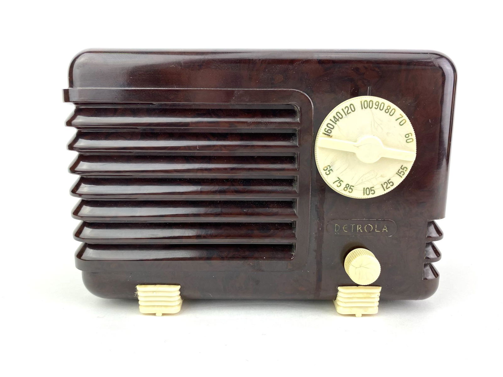 Detrola Pee Wee Model 197 Bakelite Tube Radio (1 of 8)