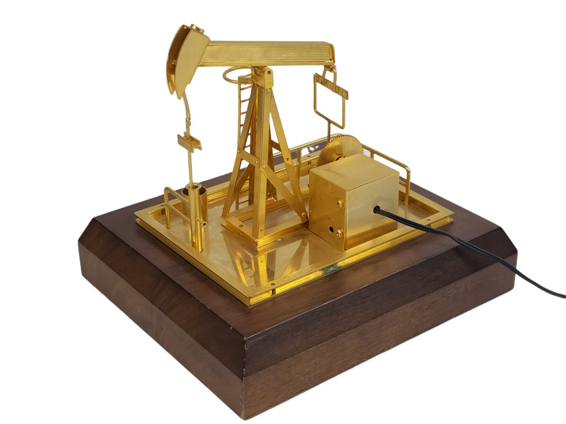 Solar Mechanical Oil Rig Pump Display Model (1 of 7)