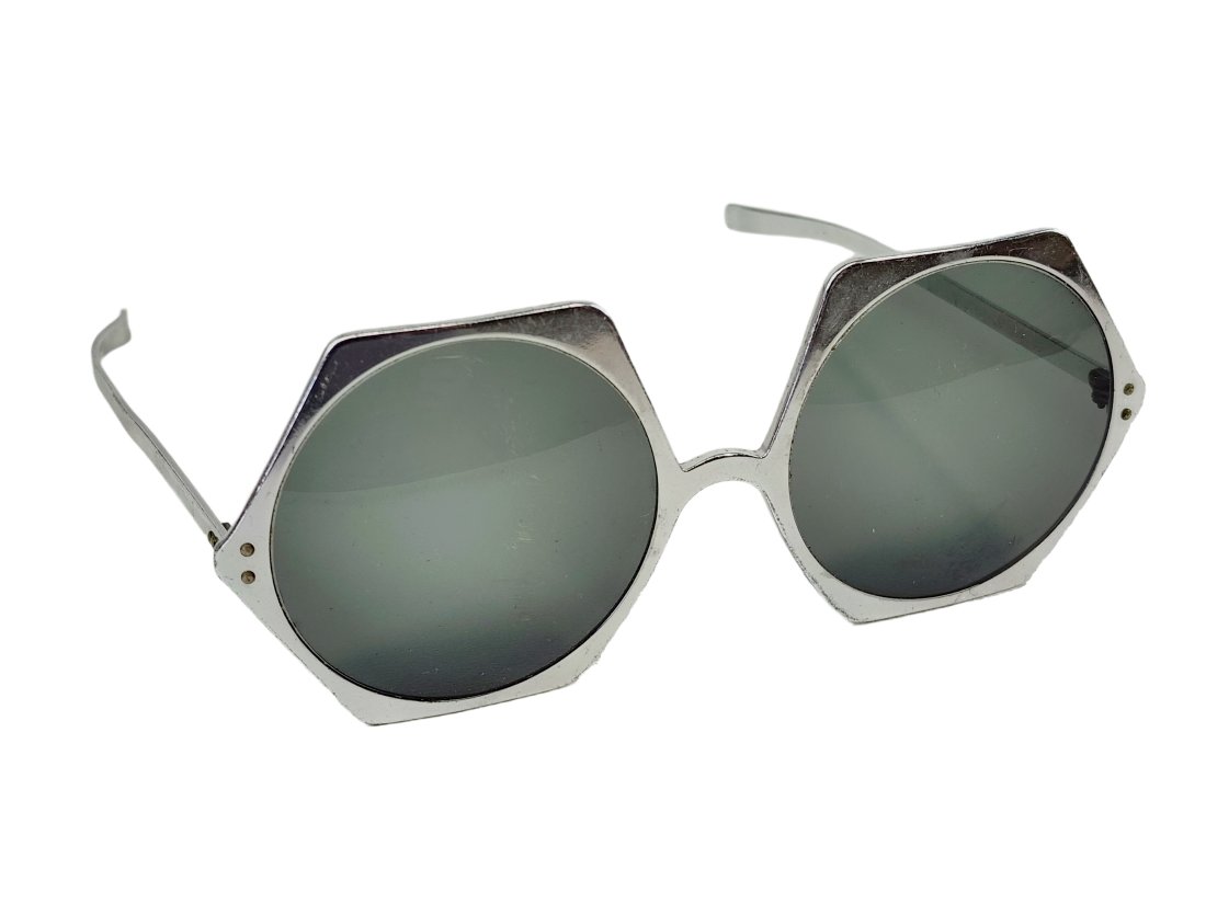 Vintage Renauld Aluminum Sunglasses: Retro aluminum frame Renauld sunglasses with hexagon shape. Measure 54mm green lens with 140mm stems.