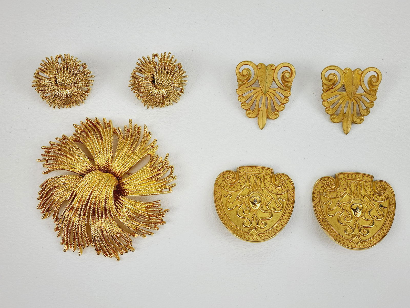 Vintage Gold Tone Earrings & Brooch Pin Karl Lagerfeld (1 of 8)