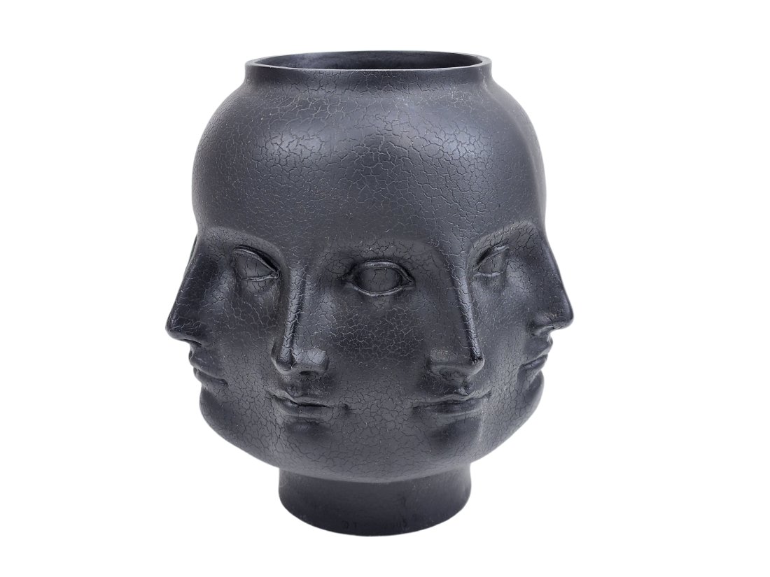 Perpetual Face Vase Matte Black (1 of 5)