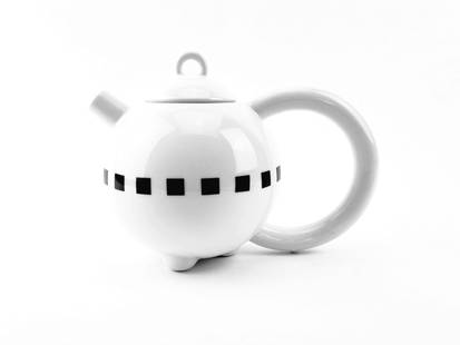 Matteo Thun Post Modern Porcelain Teapot: Vintage Post Modern teapot by Matteo Thun for Arzberg of Germany. Measures 6 1/2" x 9" handle to spout x 5 1/2".