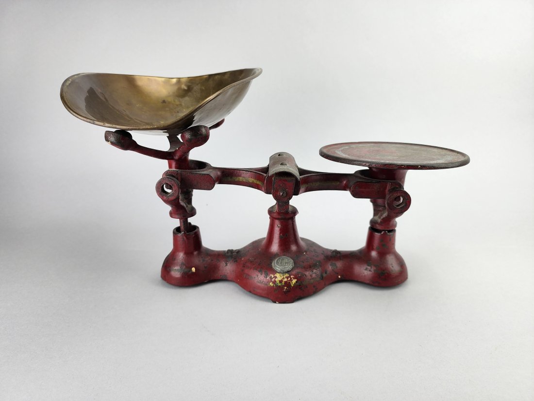 Antique Red Cast Iron HN 1921 Scale (1 of 8)