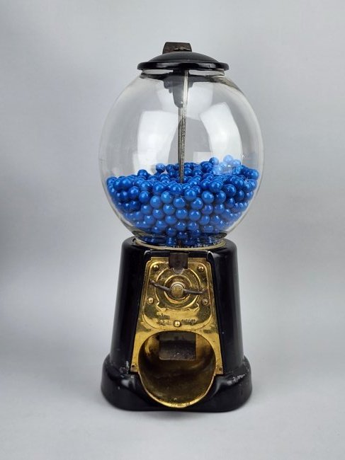 Antique 1920s Advance Brass Gumball Machine (1 of 9)