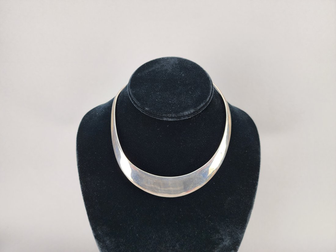 Vintage Mexican Silver Choker Necklace: Modernist choker necklace stamped made in Mexico. Measures 4 3/8" x 5 1/2" and 1.8oz.