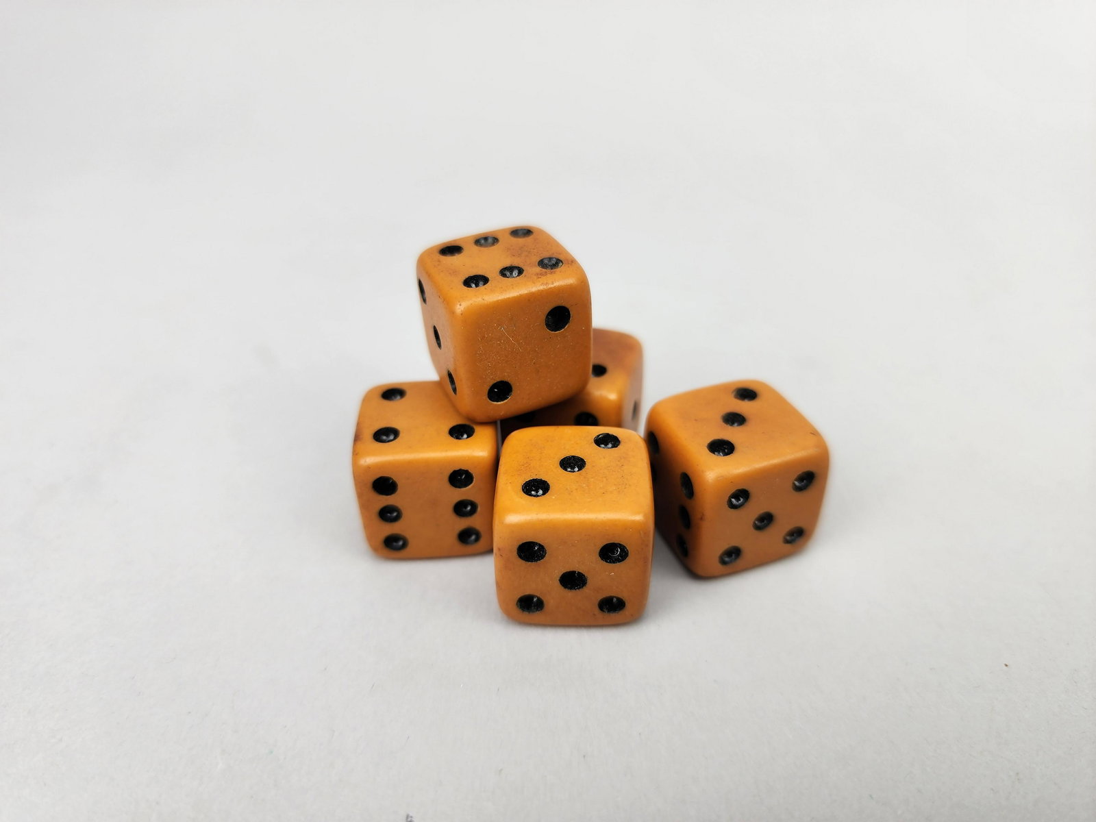 Butterscotch Bakelite Dice Set of 5: 5 antique butterscotch bakelite dice. Measure 1/2" each.