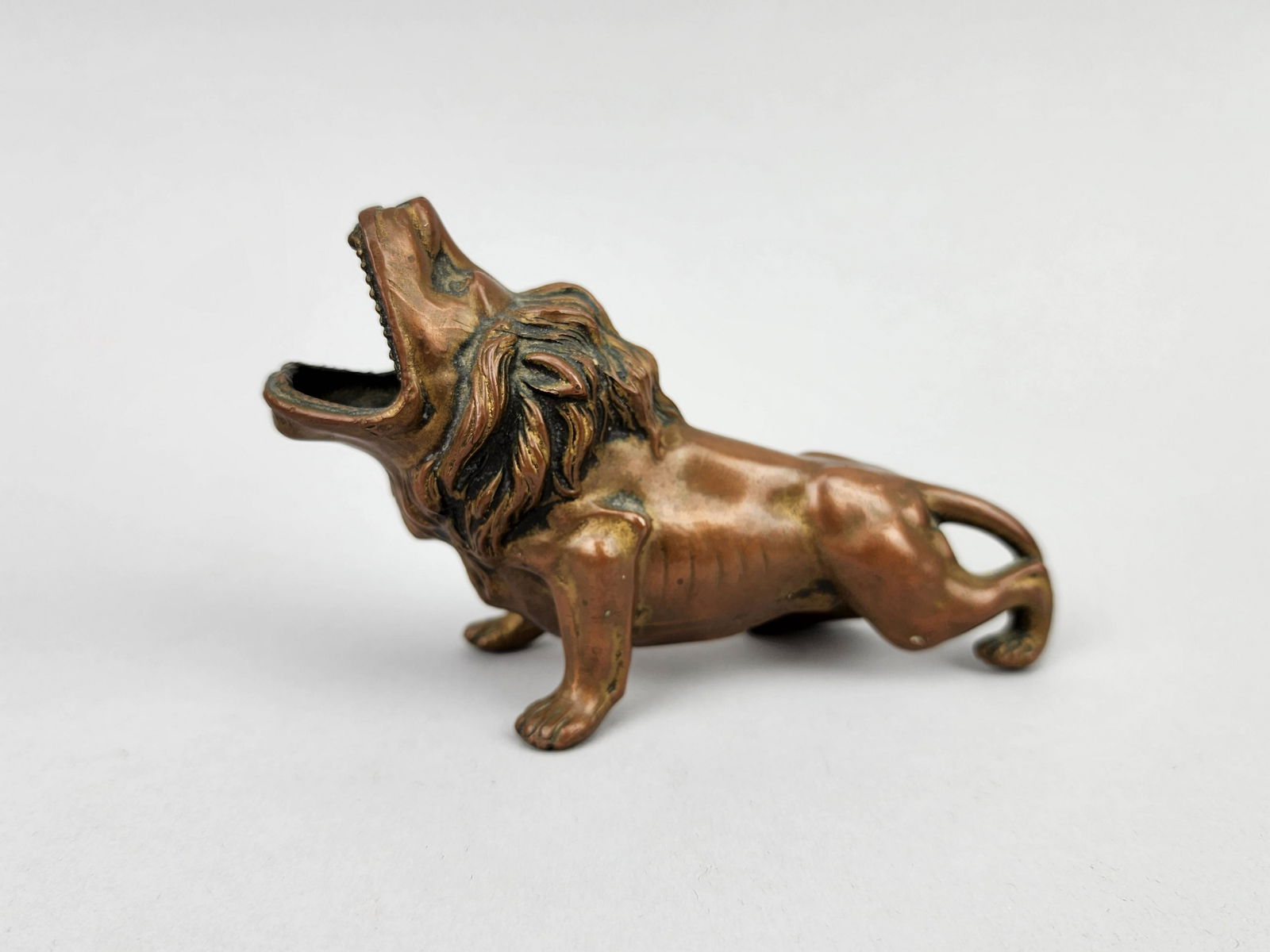 Jennings Brothers 1982 Bronze Finish Lion Cigar Ashtray Figure