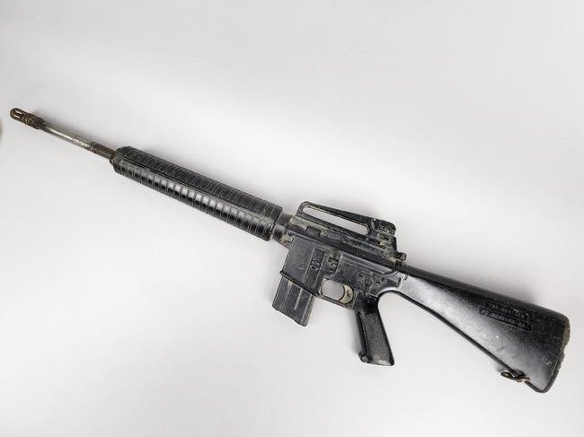 Vintage Fort Benning Training M16 Rifle: Vintage Fort Benning Ga, dummy training M16 rifle. Exact weight and size, rubber and metal. Measures 38 1/2" x 9"