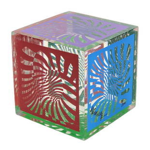 Victor Vasarely Vintage Op Art Acrylic Cube Sculpture Signed 75/200: Vintage modern art multi color silkscreen op art graphic lucite acrylic cube sculpture by Victor Vasarely. Signed and numbered 75/200. Measures 4" cube.