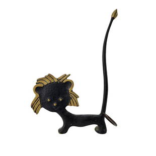 WALTER BOSSE for Herta Baller Austria Bronze Lion Pretzel Holder: Vintage 1950s mid century modern whimsical stylized LIon bronze sculpture pretzel holder designed by Walter Bosse for Herta Baller of Austria. Would work well as a ring or jewelry holder as well. Meas