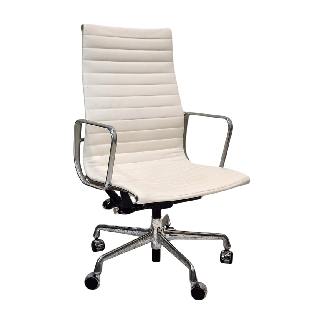 Eames for Herman Miller White Leather Aluminum Group Executive Office Chair 2016 (1 of 9)