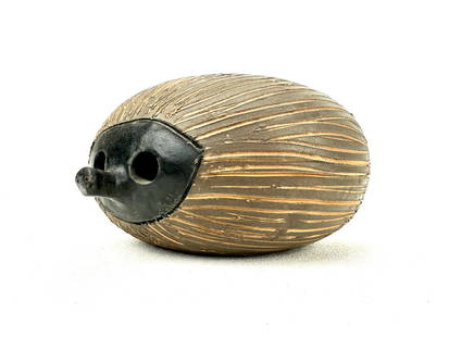 Italian Art Pottery Bitossi Hedgehog Sculpture: Vintage mid century modern Italian art pottery hedgehog sculpture by Aldo Londi Bitossi for Raymor. Measures 3 1/2" x 7".