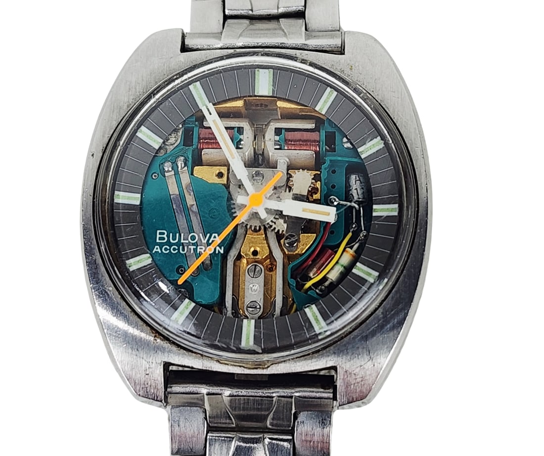 Vintage Bulova Accutron Spaceview Mens Watch: Vintage Bulova Accutron spaceview men's wristwatch. N0 stamped on backside. Measures 1 3/4" x 1 1/2" dial.